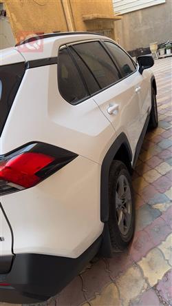 تۆیۆتا ڕاڤ 4